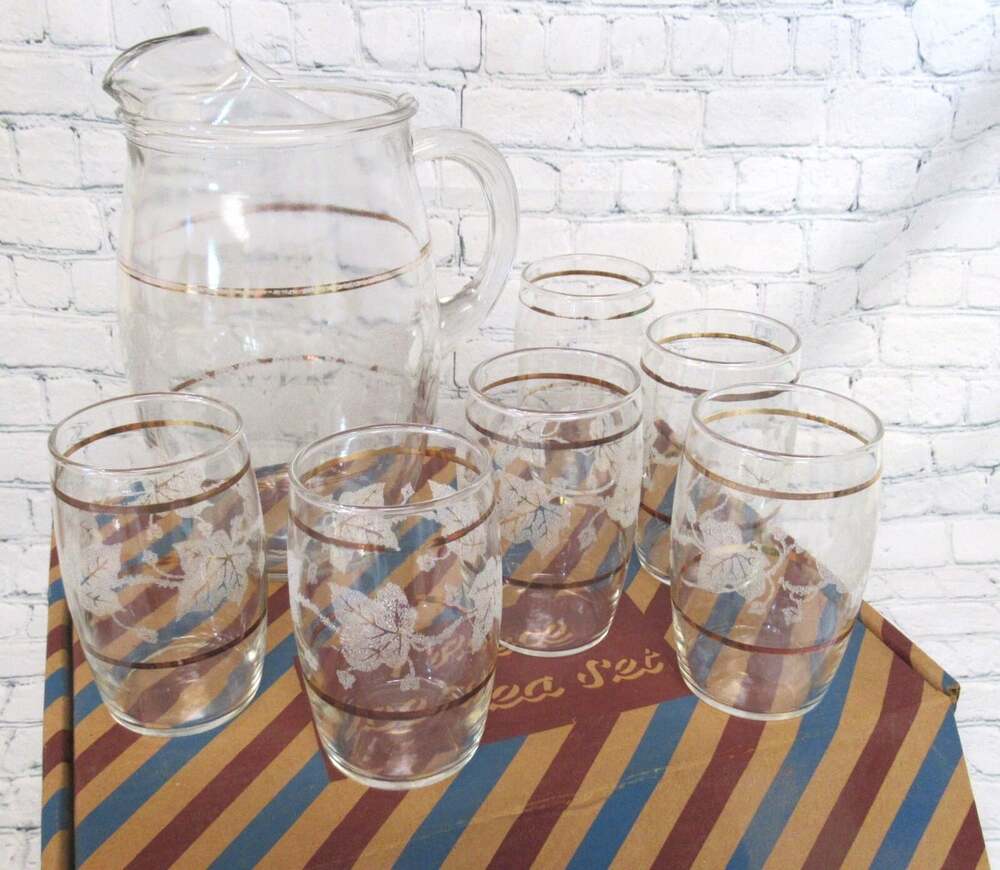 Mid Century Ice Tea Pitcher & 6 Tumblers Set Clear Gold Trim Etched Leaf w/ Box